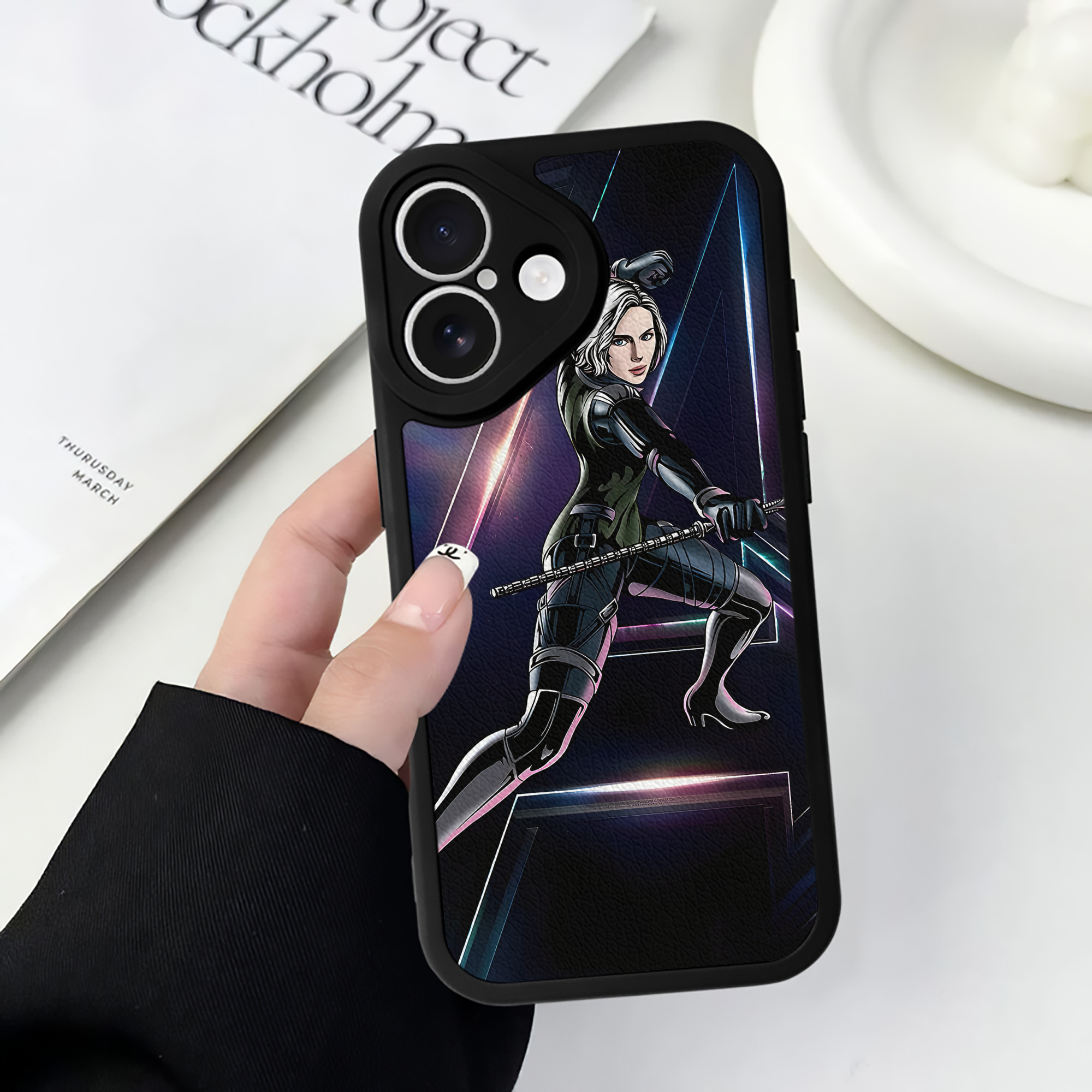 （画像用） アベンジャーズ The Avengers 【iPhone 16シリーズ対応】シリコンスマホケース（レザー調） 材質：シリコン